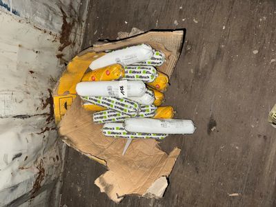 Cartouches de mastic DLUO (en l'état, sans garantie de fonct…