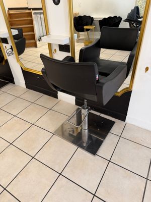 E6: Agencement de salon de coiffure comprenant : Banque d’ac…