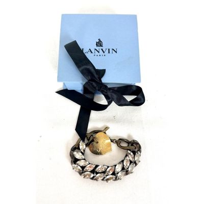 une image représentant un bracelet orné d'un cœur en or