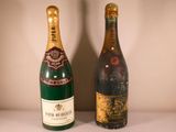 deux bouteilles de vin posées l'une à côté de l'autre sur une table