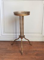 PETIT GUERIDON en métal laqué bronze et plateau circulaire à…