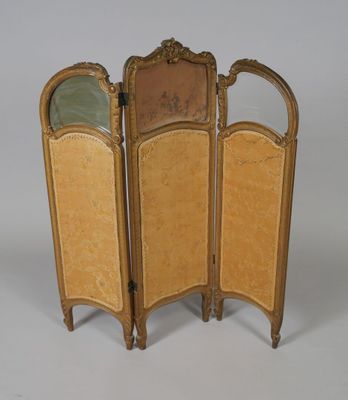 an image of a three paneled screen with a mirror on top of it