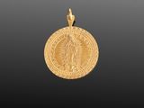 une pièce d'or à l'effigie de la Vierge de Guadalupe