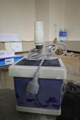 a machine that is sitting on the floor in a room