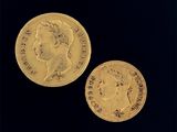 deux pièces d'or portant le portrait d'un homme et d'une femme