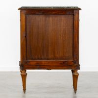 Une commode ou un meuble à tiroirs en placage de noyer burlé… (photo 6)