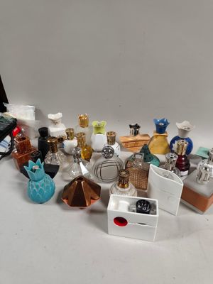 a lot of small objects that are sitting on a table
