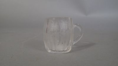 Verre à liqueur en forme de petite chope en verre à décor gr…