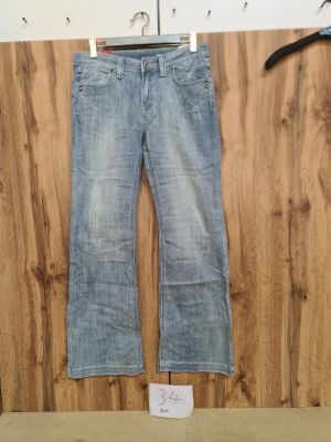 Lot de 80 jeans femme coupe droite – Denim bleu clair