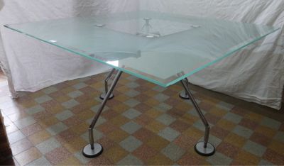 Norman FOSTER né en 1935 Table "Nomos" Edition tecno Italie …