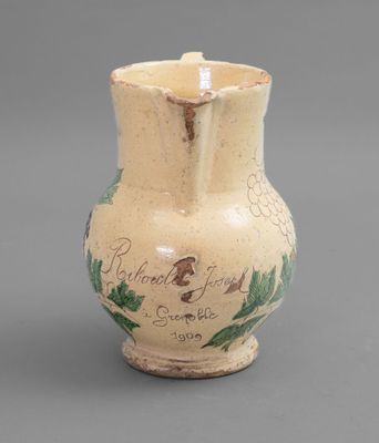 a small vase that is sitting on a table