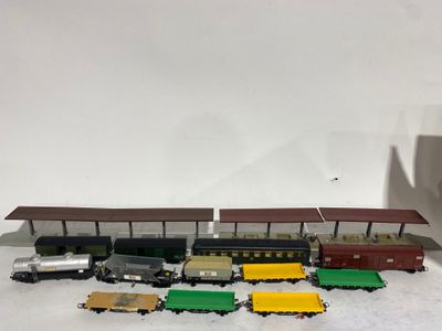 Lot de 24 wagons et voitures, écartement HO, Dont wagons de …