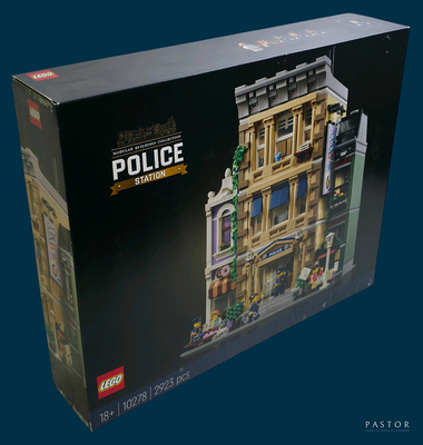 une boîte contenant un bâtiment de police en Lego