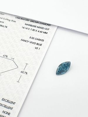 Diamant de synthèse taille marquise de 3,02 carats. Accompagné d'un ce
