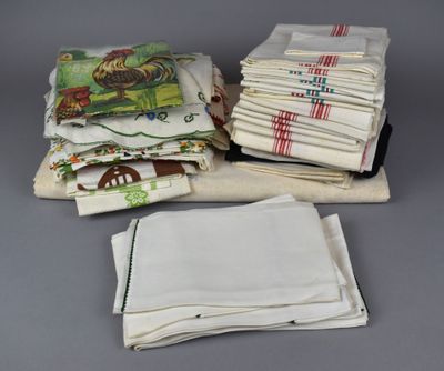 Important lot de SERVIETTES de TABLE dépareillées, TORCHONS,… - Photo 1