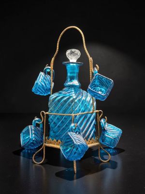 Cabaret à liqueur en verre bleu et translucide, comprenant c…