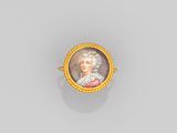 une bague-portrait en or et émail