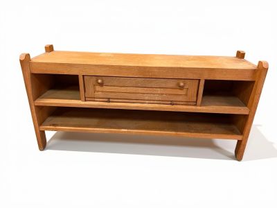 une photo d'un meuble TV en bois avec des tiroirs