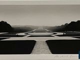 photographie en noir et blanc montrant une vue du monument de Washington depuis le mémorial de Lincoln