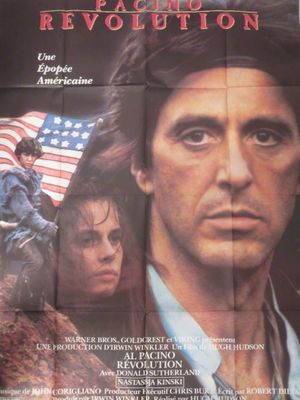 une vieille affiche de cinéma représentant un homme tenant un pistolet à la main