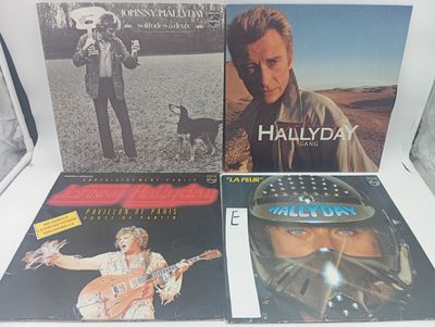 trois albums vinyle d'un homme avec une guitare et un casque