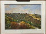 une peinture à l'huile représentant un paysage avec une rivière au premier plan et des arbres au premier plan