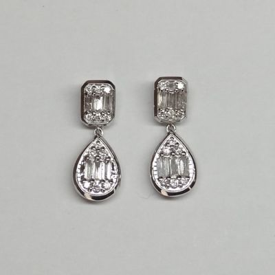 Boucles d'oreilles en or blanc 18K 750 ml en forme de goutte…