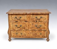 Commode de type Mazarine en bois naturel et de placage ouvra…