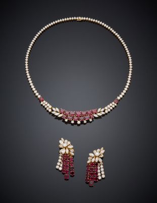 un ensemble composé d'un collier et de boucles d'oreilles en rubis et diamants, signé Van Cleef