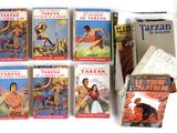 un grand nombre de livres posés sur une table