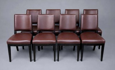 lot de six chaises de salle à manger en cuir marron avec des pieds noirs