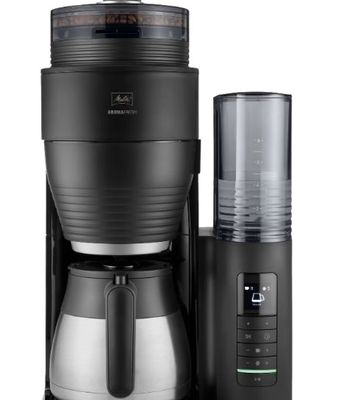 gros plan d'une cafetière sur fond blanc