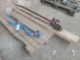 many tools that are sitting on a pallet