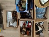 plusieurs boîtes empilées les unes sur les autres