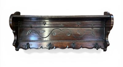 PORTE MANTEAUX D'APPLIQUES en chêne verni à décor de brancha…