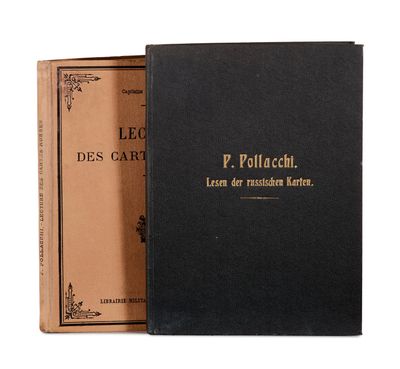 un vieux livre à la couverture noire posé sur une table