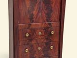 une image d'une commode en bois avec un plateau en marbre
