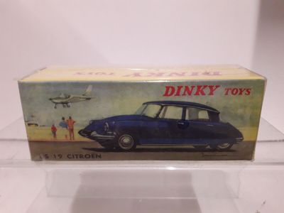 dinky toy car in original box with original box