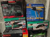 une pile d'outils électriques Bosch empilés les uns sur les autres