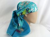 un foulard sur un mannequin mannequin mannequin mannequin mannequin mannequin mannequin mannequin mannequin mann