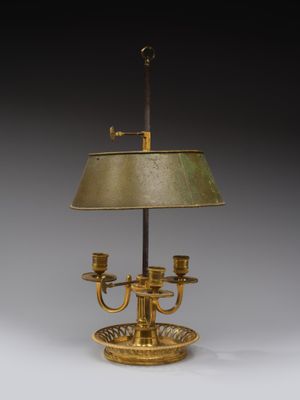 Belle lampe bouillote à trois lumières en bronze doré ciselé… - Photo 1