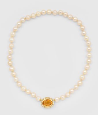 un collier en perles et en or orné d'un pendentif en citrine