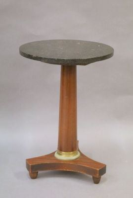 Petit guéridon bas en acajou et placage d'acajou, à plateau …