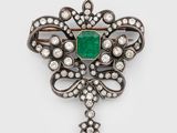 une broche ancienne en émeraudes et diamants