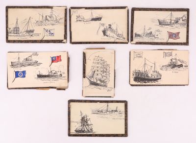 Plusieurs dessins de navires sont exposés sur une surface blanche
