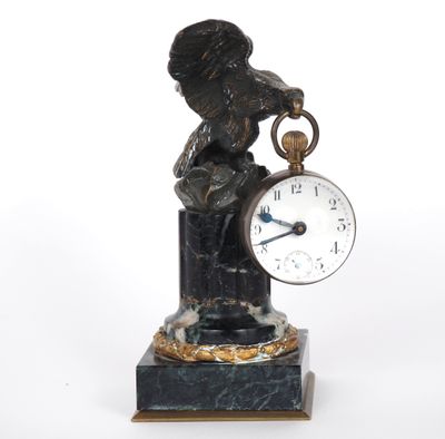 Porte montre en régule et marbre vert de mer figurant un aig…