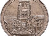 une vieille pièce de monnaie sur laquelle figure l'image d'une église