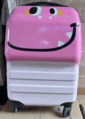 une valise rose et blanche avec un smiley dessiné dessus