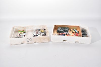 deux boîtes de Lego assortis posées l'une à côté de l'autre