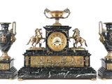 une photo représentant une horloge et trois vases sur fond blanc